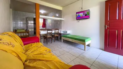 Uma televisão e/ou sistema de entretenimento em #09-M - (Refúgio e Mar) Hospedagem em Canto Grande, Bombinhas