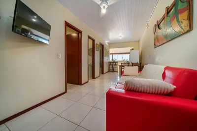 Uma televisão e/ou sistema de entretenimento em #14-T - (Refúgio e Mar) Hospedagem em Canto Grande, Bombinhas