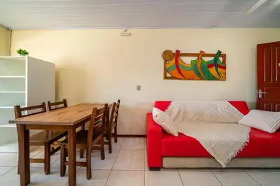 Uma área de estar em #14-T - (Refúgio e Mar) Hospedagem em Canto Grande, Bombinhas