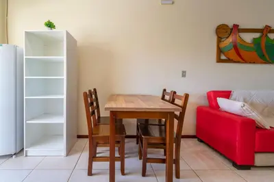 Uma área de estar em #15-T - (Refúgio e Mar) Hospedagem em Canto Grande, Bombinhas