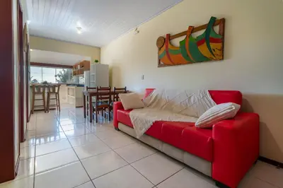 Uma área de estar em #15-T - (Refúgio e Mar) Hospedagem em Canto Grande, Bombinhas