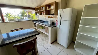 A cozinha ou kitchenette de #15-T - (Refúgio e Mar) Hospedagem em Canto Grande, Bombinhas