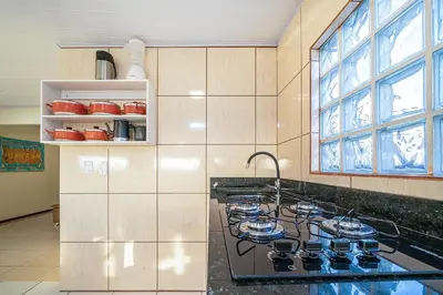 A cozinha ou kitchenette de #20-T - (Refúgio e Mar) Hospedagem em Canto Grande, Bombinhas