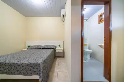Uma cama ou camas num quarto em #25-CG - (Refúgio e Mar) Hospedagem em Canto Grande, Bombinhas