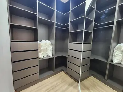 A planta de Apartamento confortável novo 80 metros do mar