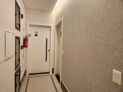 A planta de Apartamento confortável novo 80 metros do mar