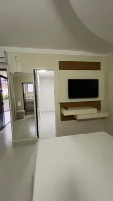 Uma televisão e/ou sistema de entretenimento em #47-E - (Refúgio e Mar) Hospedagem em Canto Grande, Bombinhas
