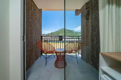 Uma vista geral da montanha ou uma vista da montanha a partir da casa de férias