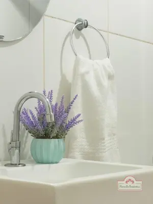 Uma casa de banho em Apartamento Casal Flores de Bombinhas