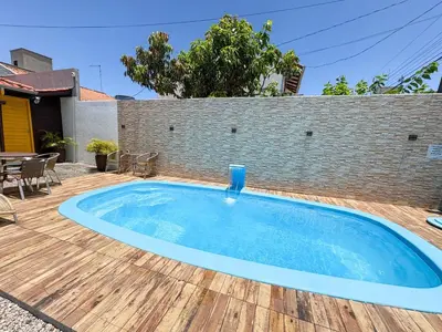 A piscina em ou perto de CASA FOCA 271 - piscina privativa, mesa de sinuca e pebolim, churrasqueira