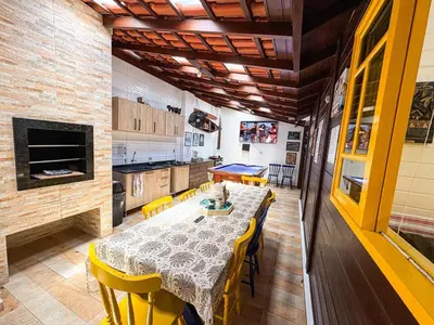 A cozinha ou kitchenette de CASA FOCA 271 - piscina privativa, mesa de sinuca e pebolim, churrasqueira