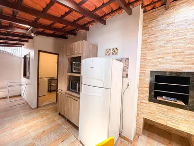 A cozinha ou kitchenette de CASA FOCA 271 - piscina privativa, mesa de sinuca e pebolim, churrasqueira