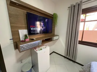 Uma televisão e/ou sistema de entretenimento em Quarto 3 - Hospedagem com café da manhã delicioso