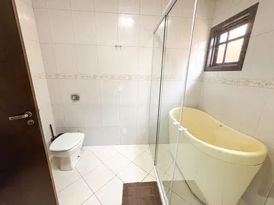 Uma casa de banho em Quarto 1 - Hospedagem com café da manhã delicioso