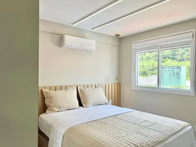Uma cama ou camas num quarto em Lindo! Apto à 150 m. do Mar! NV05I
