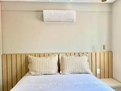 Uma cama ou camas num quarto em Lindo! Apto à 150 m. do Mar! NV05I