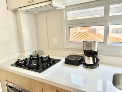 A cozinha ou kitchenette de Lindo! Apto à 150 m. do Mar! NV05I