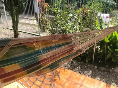 Um jardim no exterior de Casa grande a 50 metros da praia