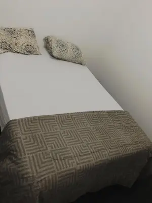 Uma cama ou camas num quarto em Casa grande a 50 metros da praia