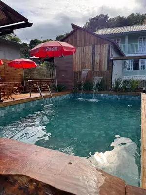 A piscina em ou perto de Pousada recanto do canário suite 2 Dallas