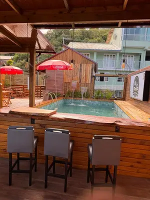 A piscina em ou perto de Pousada recanto do canário suite 2 Dallas