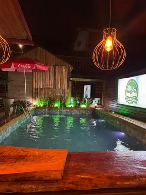A piscina em ou perto de Pousada recanto do canário suite 2 Dallas