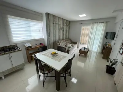 Uma televisão e/ou sistema de entretenimento em Apartamento na praia