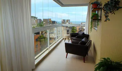 Uma área de estar em 1065 Excelente Apto com vista para o mar-Bombinhas