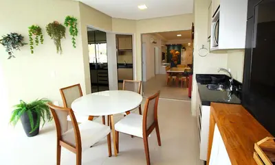 A cozinha ou kitchenette de 1065 Excelente Apto com vista para o mar-Bombinhas