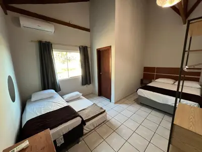 Uma cama ou camas num quarto em Casa Tempo e Mar - A Beira da Praia de Zimbros