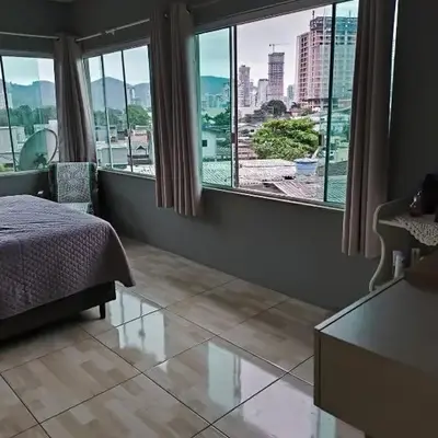 Linda casa 500 metros praia Itapema