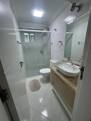 Uma casa de banho em Apartamento na Praia do Perequê