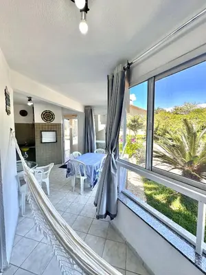 Uma varanda ou terraço em Apartamento a 50 metros da praia em Residencial Solar das Bromélias no Centro de Bombinhas