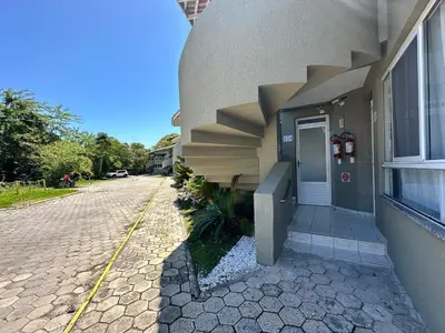 O edifício onde o apartamento está situado