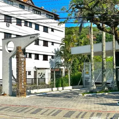 Apartamento a 50 metros da praia em Residencial Solar das Bromélias no Centro de Bombinhas