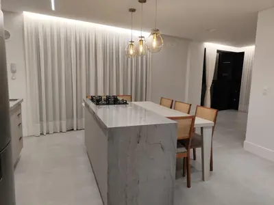 A cozinha ou kitchenette de Apartamento novo frente mar