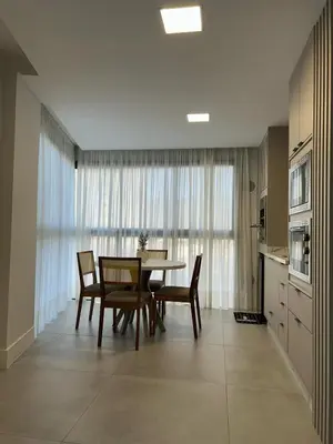 A cozinha ou kitchenette de Apartamento novo frente mar