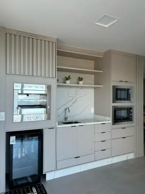 A cozinha ou kitchenette de Apartamento novo frente mar