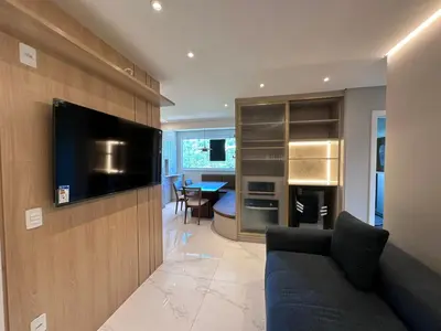 Uma televisão e/ou sistema de entretenimento em Apartamento SKY Bridge