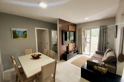 Uma área de estar em Apartamento com Ar Condicionado nos dois quartos