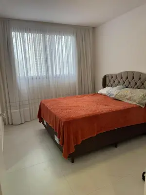 Uma cama ou camas num quarto em Itapema meia praia