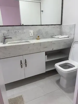 Uma casa de banho em Itapema meia praia
