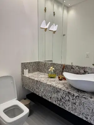 Uma casa de banho em Itapema meia praia