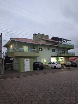 O edifício onde o apartamento está situado