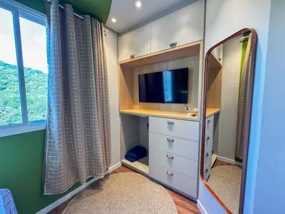 Uma televisão e/ou sistema de entretenimento em Apartmento luxo Itapema SC