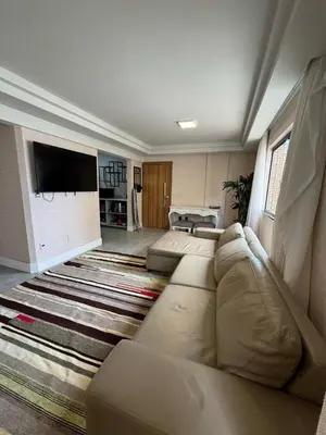 Uma área de estar em Apartamento Barra Sul Frente Mar