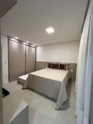 Uma cama ou camas num quarto em Apartamento de luxo novíssimo em meia praia itapema