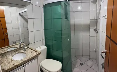 Uma casa de banho em Lindo Apto 3 Quartos Solar das Bromelias