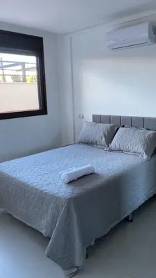 Uma cama ou camas num quarto em Apto Jacuzzi Pool HomeClub