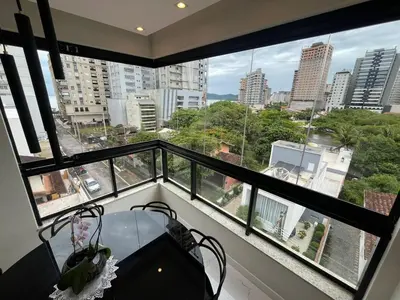 Uma varanda ou terraço em Apto com 3 suites na quadra do mar em Meia Praia Itapema